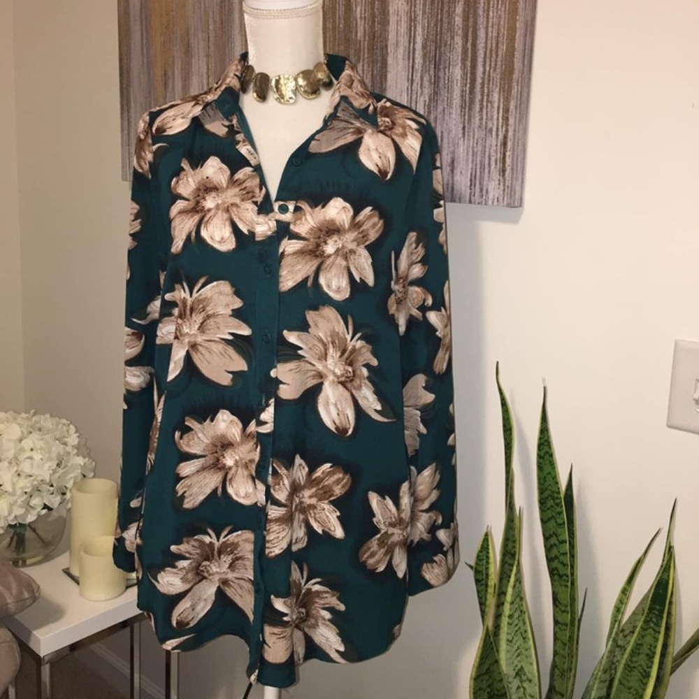 Entro floral longsleeve size S  (NWT)